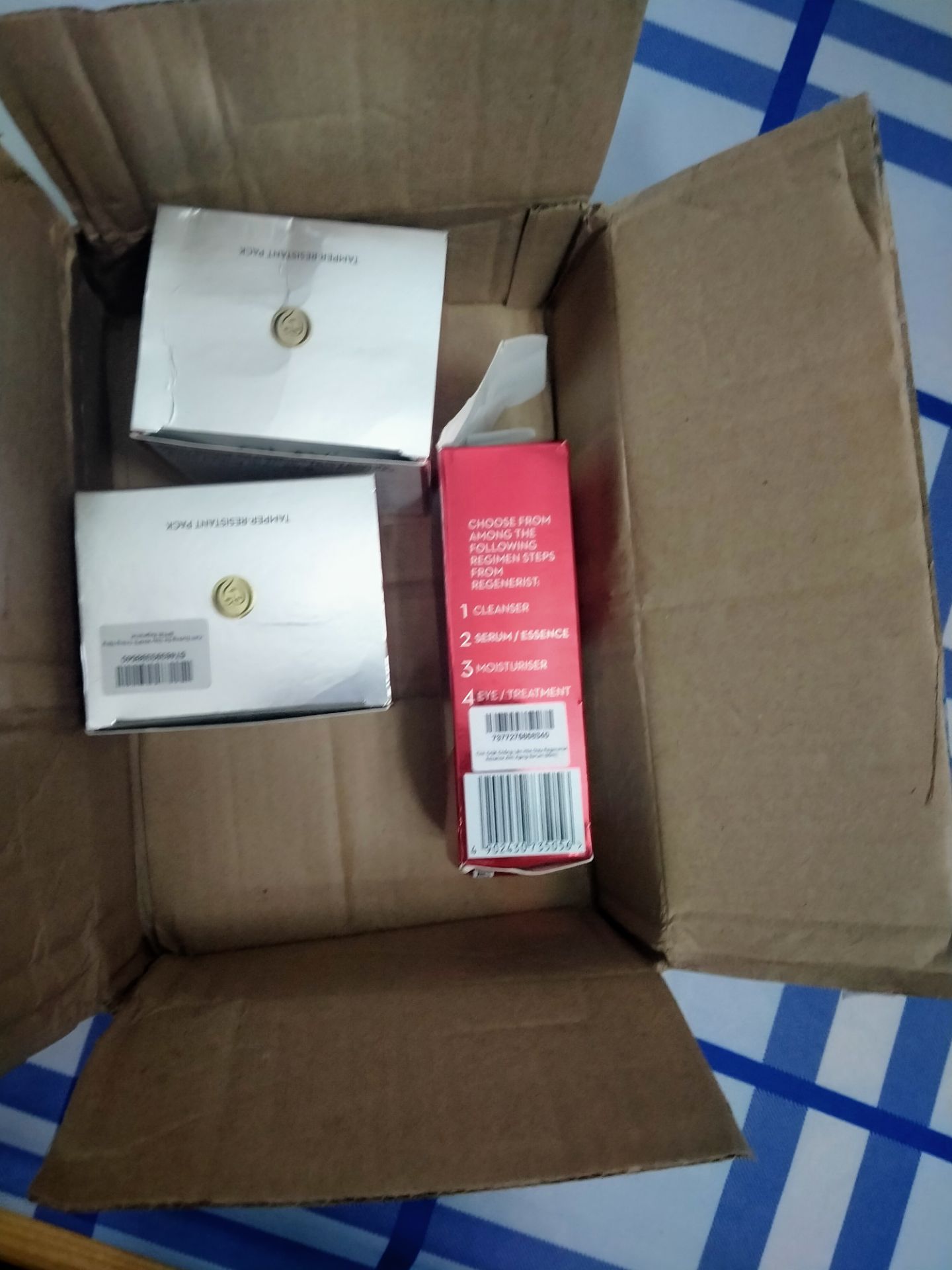 đóng gói tệ hại, méo mó, nắp mở cả ra, quảng cáo tặng quà mà giao ko có món nào, chán đóng gói tệ hại, méo mó, nắp mở cả ra, quảng cáo tặng quà mà giao ko có món nào, chán