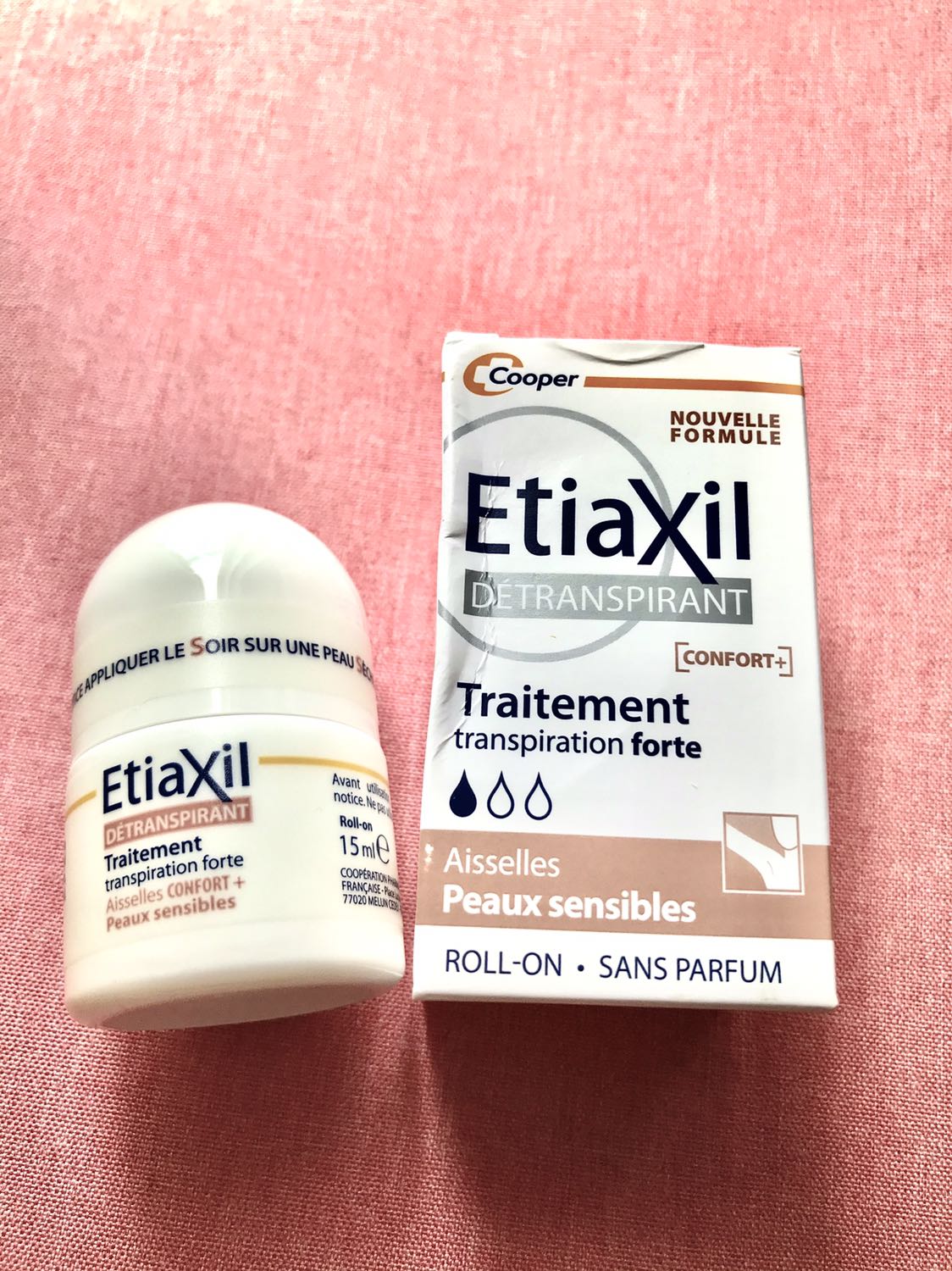 Giao siêu nhanh luôn. Có tem chống hàng giả, date xa nên mình cũng yên tâm. Mình mua cho mẹ là màu nâu - cho da siêu nhạy cảm. Mẹ mình nhận xét có hơi ngứa, nhưng không hề ra mồ hôi một xíu nào. Sẽ kiên trì xài để đạt hiệu quả tối ưu nha. 9/10