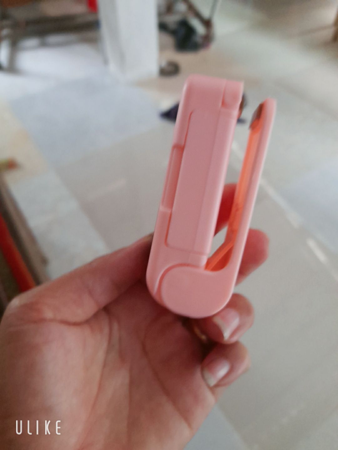 quá tệ! thua đồ chơi! còn phải tốn thêm tiền mua pin. phải biết tệ như vậy mua quẹt gas về vợ chỉ tốn 2000đ thôi! đừng nên mua mua về bị tức thêm.