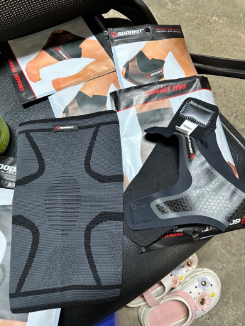 Giống với shop giới thiệu