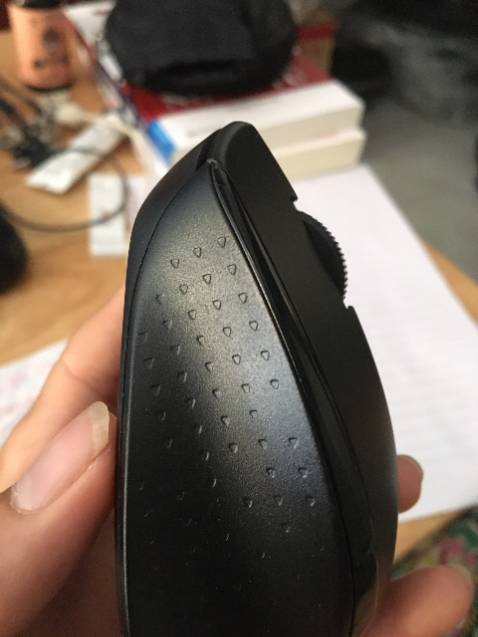 Hàng fake, toàn bộ là nhựa cứng, không có đệm cao su quanh phần tay cầm như chuột thật, trên lưng chuột không có đèn như chuột thật
Nói chung là hàng nhái, chỉ đáng giá tầm 100k Hàng fake, toàn bộ là nhựa cứng, không có đệm cao su quanh phần tay cầm như chuột thật, trên lưng chuột không có đèn như chuột thật
Nói chung là hàng nhái, chỉ đáng giá tầm 100k