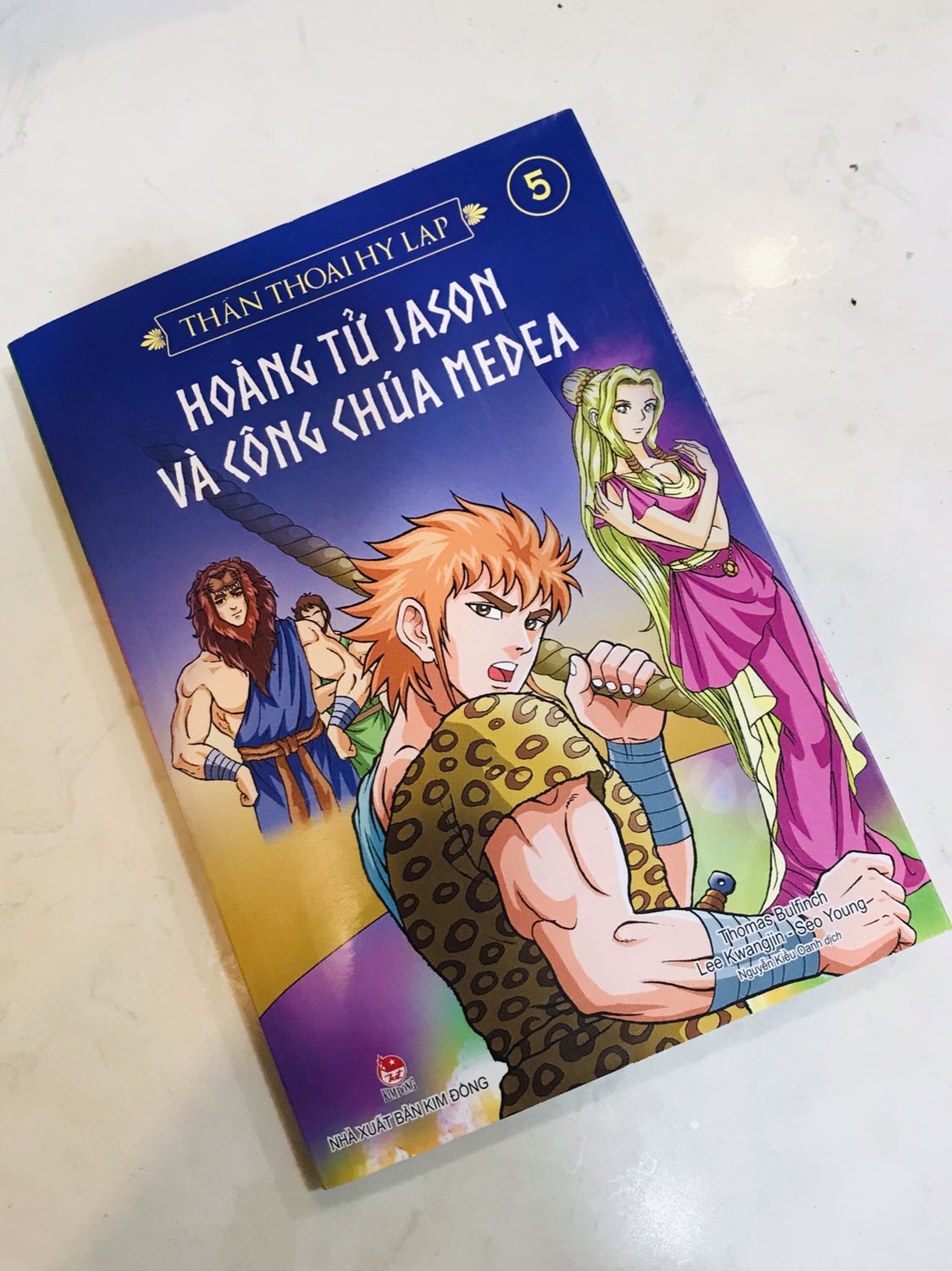 Nội dung hấp dẫn, tranh minh hoạ sắc nét, màu vẽ sặc sỡ.