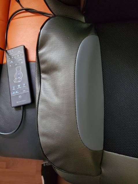 Giao hàng nhanh lắm! Trong Hà Nội giao trong ngày đã đến. Đệm được đóng 2 lớp hộp nên lúc nhận hàng chỉ hơi méo nhẹ bên ngoài không ảnh hưởng gì cả. Dùng đệm quá tốt, massage phần lưng thì cực kỳ đã đặc biệt với người hay ngồi nhiều. Có quai phía sau gán lên ghế rất dễ dàng nên thích có thể mang vừa ngồi vừa làm coi như cái đệm ghế cũng được. Nói chung sản phẩm này tốt.