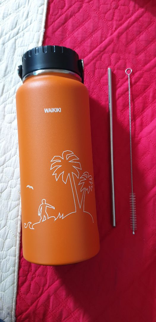 Thiết kế đẹp , có nắp lọc trà tiện dụng , có ống hút , ống cọ rửa và phù hợp trong tầm giá