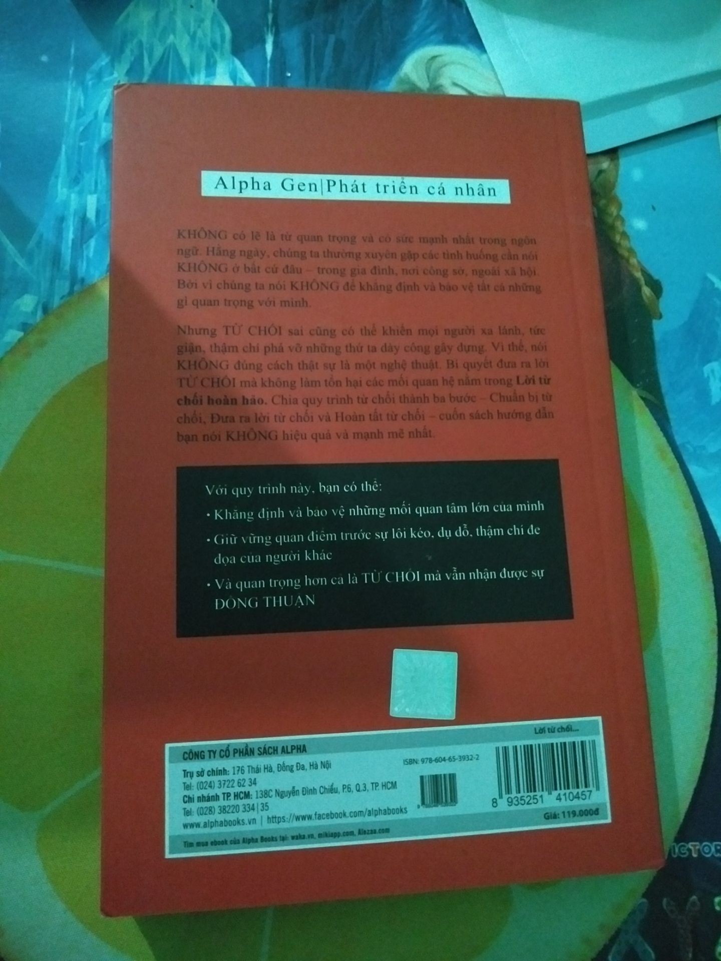 gáy sách bị bóp méo, sách trưng bày nên khá cũ