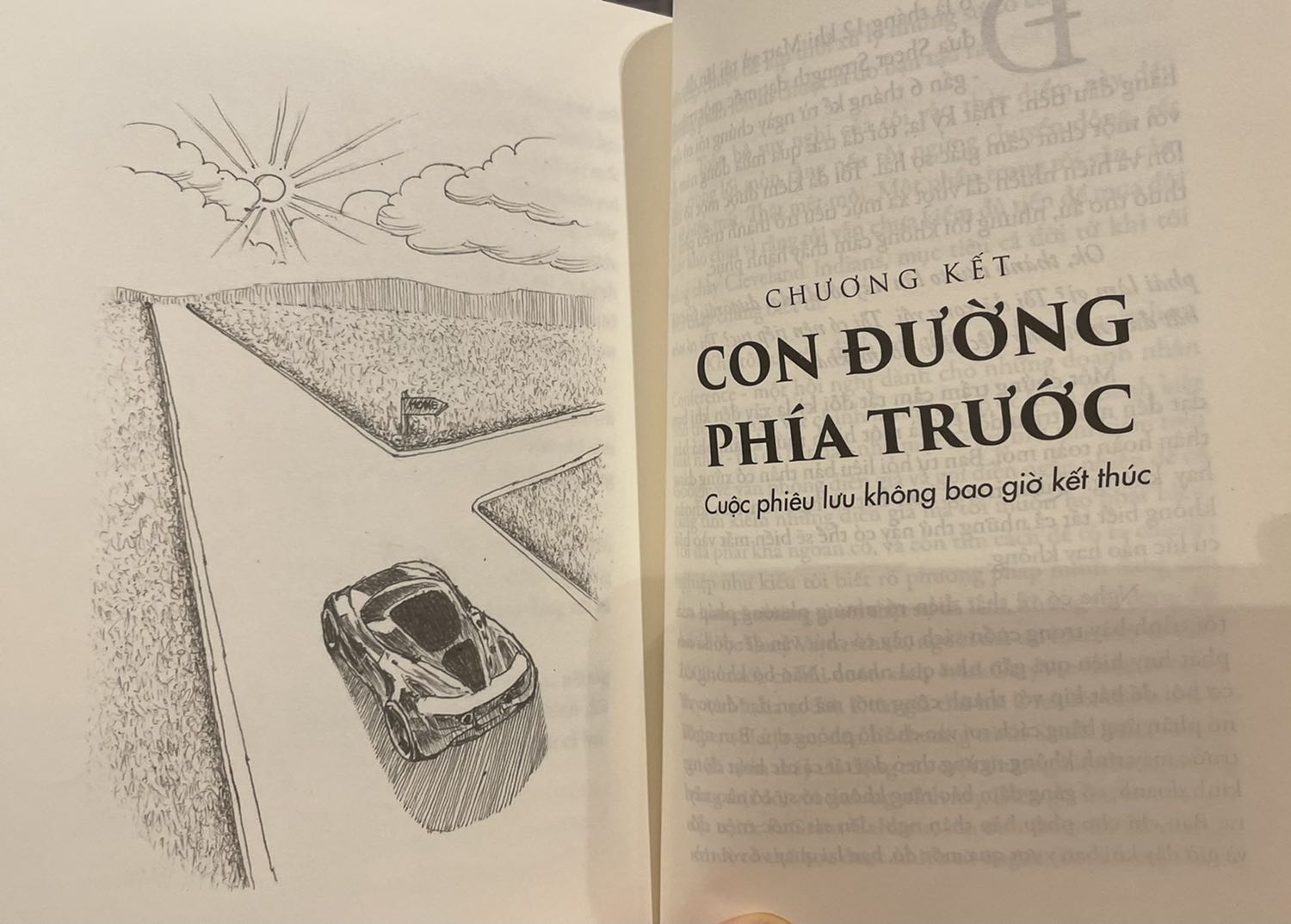 Cuốn sách làm thay đổi cách suy nghĩ về kinh doanh online: tập trung nhìn vào khách hàng và bán cho họ thứ họ cần, đừng chỉ đi lo làm sản phẩm. Đó mới là hướng phát triển, ví dụ như tập trung phục vụ cho người tập Yoga, họ mua thảm tập, và mua gì sau đó? Để kinh doanh hiệu quả trên sàn ở VN thì nên đọc một quyển sách lớn hơn, như quyển này, khi đó nó giúp mình nhìn thấy mọi việc đơn giản hơn. Hình vẽ ấn tượng, nội dung ứng dụng được cho tmđt VN. Sách nên đọc.