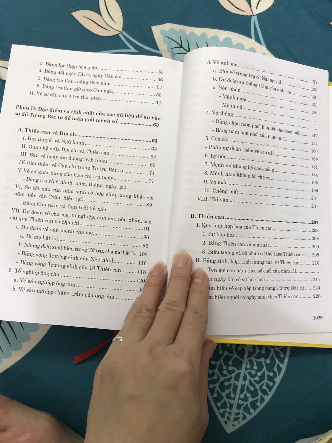 Ko cho chia sẻ quá 5 ảnh nên ko chụp hết mục lục cho mọi ng xem được nhé. Giao hàng nhanh, chưa đọc nội dung nên ko có đánh giá
