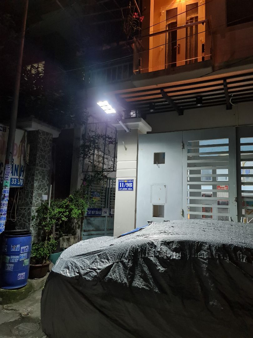 Đóng gói chắc chắn, đèn sáng như mong đợi, cảm biến nhạy. khá chắc chắn, pin ok. Đèn hoạt động đc liên tực từ 18h đến sáng luôn.