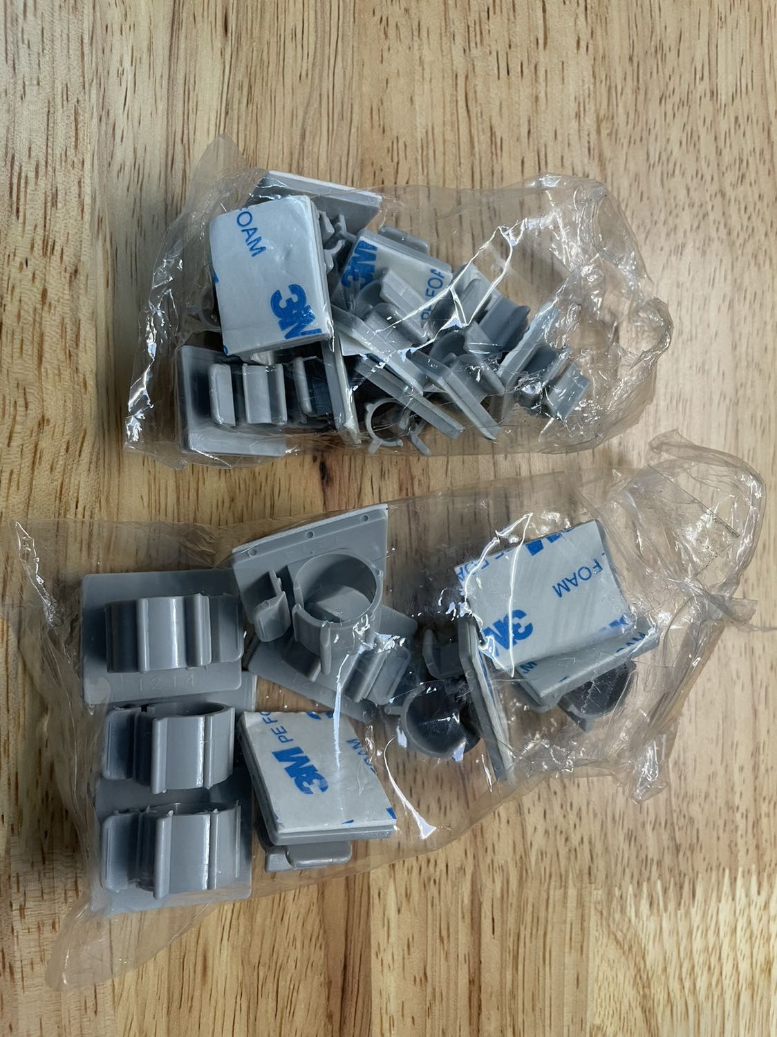 Sản phẩm đúng như mô tả của shop, rất chất lượng, keo dính rất chắc. Tuy nhiên chỉ vừa 1 sợi dây to, tuỳ theo tình hình mà mua thêm loại to.
Nhìn chung rất hài lòng, tiki giao nhanh. 5 sao!!!