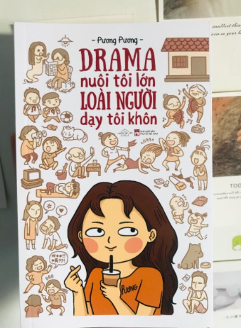 Tiki giao hàng nhanh, sách mới, đẹp. Nội dung chủ yếu về gia đình, cuộc sống… văn phong hài hước, thú vị, đậm chất trúa hề, đọc để thư giãn rất tốt. Cẩn thận có mấy khúc cua rất gắt nha 😀 Tiki giao hàng nhanh, sách mới, đẹp. Nội dung chủ yếu về gia đình, cuộc sống… văn phong hài hước, thú vị, đậm chất trúa hề, đọc để thư giãn rất tốt. Cẩn thận có mấy khúc cua rất gắt nha 😀