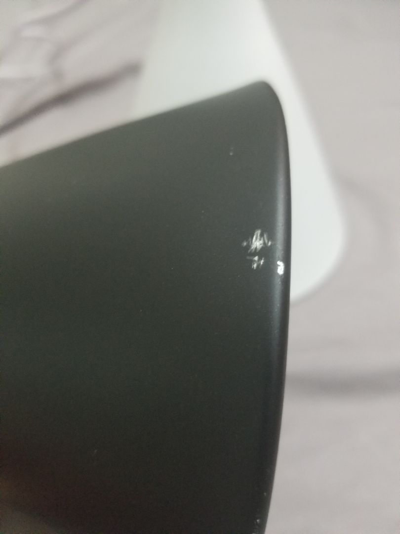 hàng chất lượng tương đối ổn. Vân chuyển và đóng gói cực kỳ chán. gói chung phần chuôi vào chao dẫn đến trầy xước và nõm vòng chung quanh