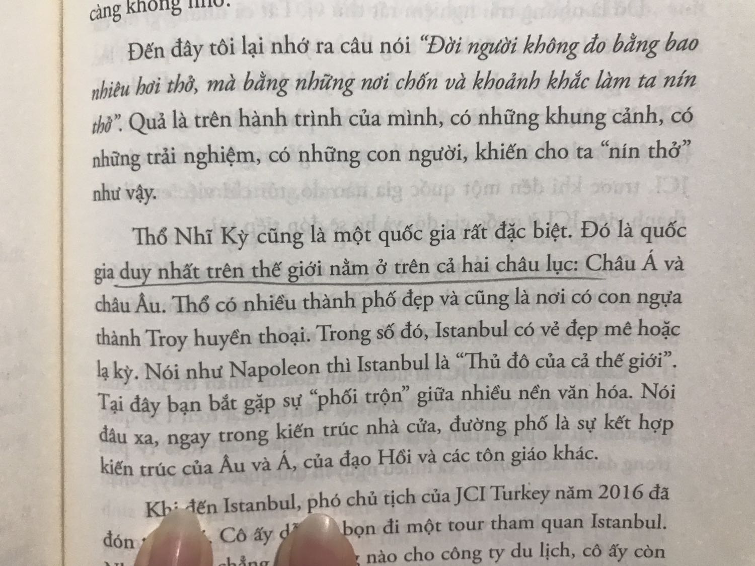 Cuốn này mình đọc khá nhanh, không phải vì đọc nhanh hay vì sách hay quá mà đọc liên tù tì. Là vì sách viết dài quá nên khi muốn tập trung vào chủ đề, mình chỉ đọc những ý cơ bản để vẫn định hình vào vấn đề cốt lõi. 
Sách cung cấp nhiều giá trị sống, hãy đọc đi mới biết được. Mình không phản đối quan điểm sống của tác giả, nó đáng để học hỏi. 
P/s: có phải mình đọc thiếu ý hay do không hiểu đúng ý tác giả không nên mình gửi lên đây mọi người góp ý giúp. Với 1 người (theo mình là tài giỏi hiểu rộng) là tác giả sách đây, thì câu nói mình gạch line đây là có bị nhầm lẫn hay không