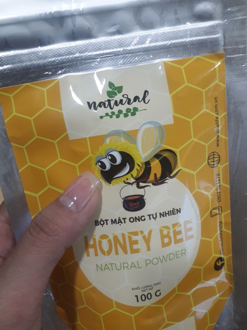 cuối tuần rồi, tôi lại xách chiếc balo sờn bạc lên và rời thành phố phồn hoa đến nơi chỉ có sóng biển, ngồi trên bãi cát trắng ngân nga vài câu hát uống vài ngụm nước hòa tan bột mật ong của OneLife, vừa thưởng thức ánh chiều hoàng hôn cùng chai nước thanh mát vừa quên đi những bộn bề ngày qua.