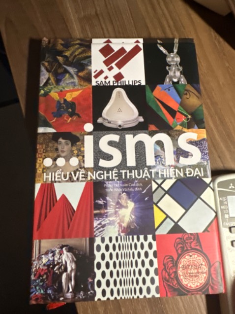 Chấp nhận mua 1 cuốn sách giá khá cao nhưng dịch rất tệ, gần như dịch thô bằng translate chứ không chỉnh sửa cho phù hợp ngữ cảnh người việt, đọc rất rối