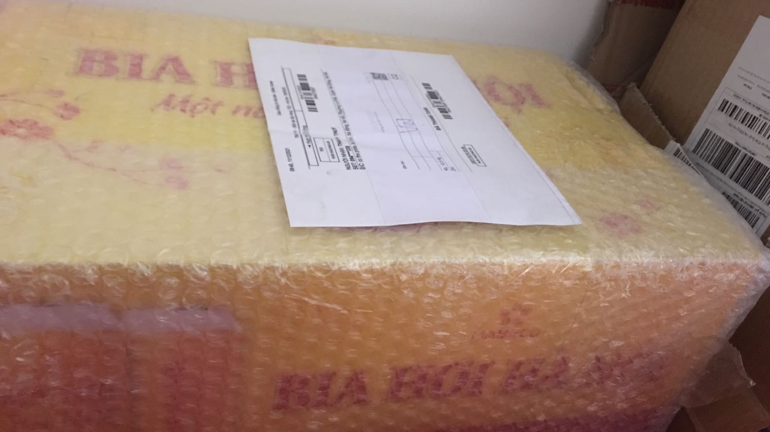 Săn bia được giá hơi mà loại cao lận. Đóng gói chắc chắn cẩn thận lắm nhé. Shop tư vấn nhiệt tình khách hàng nữa. Mình mua lần đầu thấy ok đã rủ cả công ty săn bia tết luôn
Giá cả của shop phải chăng mn nhé