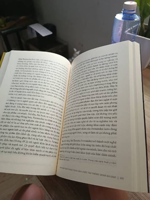 Giấy này in năm 2022, giấy tốt, sáng và nặng. k phải giống như loại giấy của cuốn quyến rũ nha. 133k +23k sịp