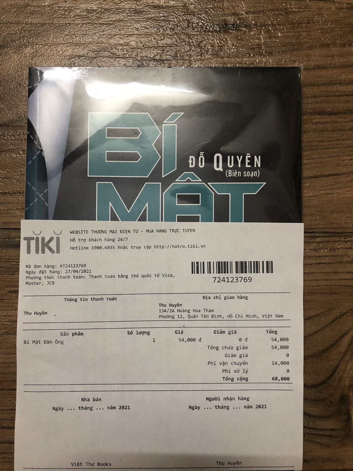 Đóng gói sai hàng, vỏ 1 nơi, ruột 1 nơi mà khiếu nại đổi hàng bữa giờ ko thấy động đậy gì hết. Gọi tổng đài báo trả lời e***, khi e*** thì *** báo đầy. Lại gọi tổng đài, bảo nhắn tun ***, thấy có trả lời xong im luôn từ bữa giờ. Đơn hàng đặt trước lễ mà giờ ko thấy ai liên lạc để đổi hàng, lại còn hỏi c có muốn lấy luôn món hàng đó ko, chưa nói đến việc khách hàng có cần ko thì còn tiền chênh lệch bộ chuyển trả lại hay sao. Dịch vụ quá tệ