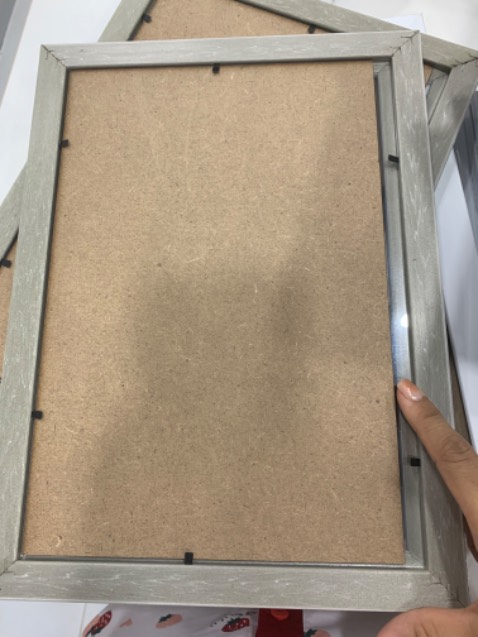 Ko nhận được đinh 3 chân, miếng lót sau khung hụt so với khung, ván nhiều vết tưa chỗ vết cắt