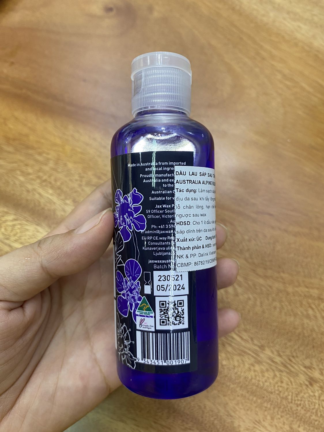 Lau sạch sáp wax nhanh. Da hết đau nhanh hơn không dùng. Không bết dính.