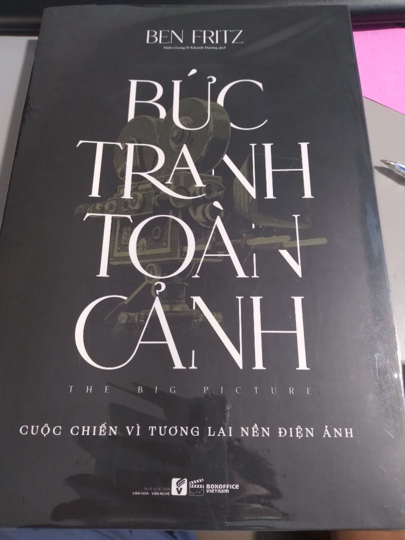 cuốn sách rất hay về quá khứ huy hoàng, những khó khăn của các hãng phim cũng như sự trỗi dậy của Netflix và tương lai của nền điện ảnh. Phù hợp với những người yêu thích điện ảnh