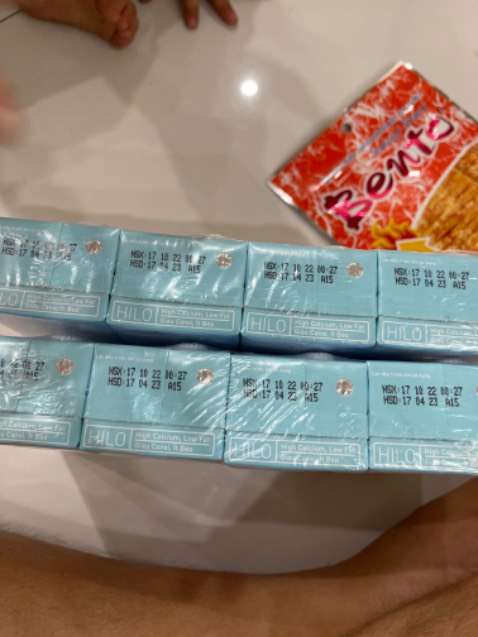 Shop giao hàng cận date, mình thường xuyên mua sữa TH, cả nhà và 2 bạn nhỏ đều uống! Sữa cho trẻ con uống mà vậy sao được!
Rất thất vọng về cách lv của shop!