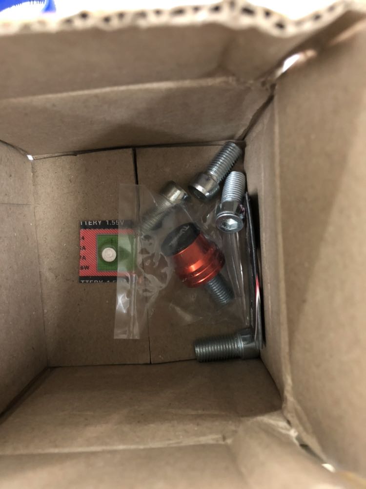 Ốc đẹp. Có ốc vặn đầy đủ mà cho hẳn mấy con. Thanks shop