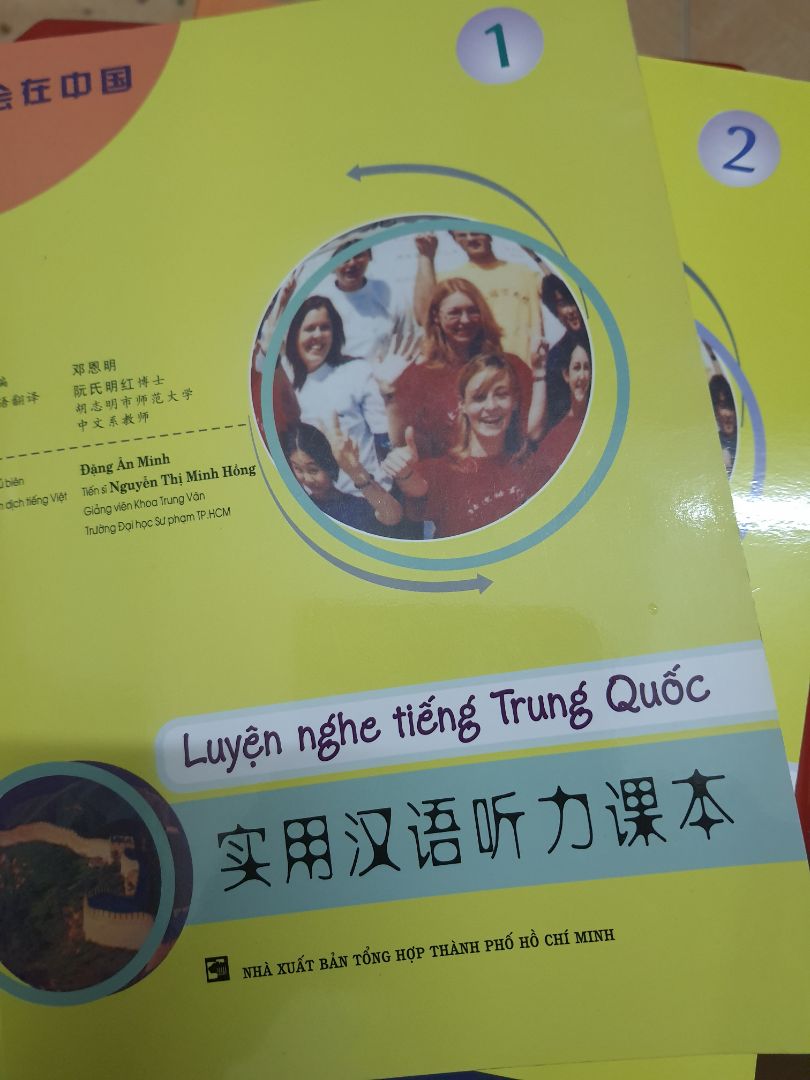 Tiki giao hàng max nhanh. Sách mới, đẹp, đủ 3 đĩa CDs. Sách đặc biệt hữu ích cho các bạn trình độ sơ cấp  luyện nghe.