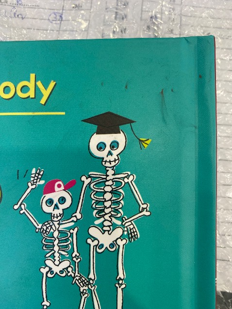 Nhìn như sách cũ, đã qua sử dụng, bẩn