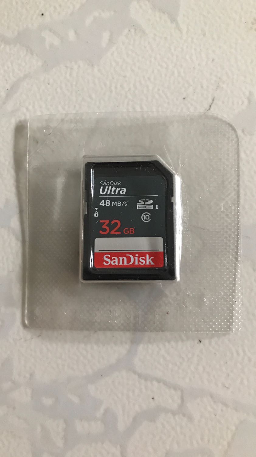 Shop cho mình hỏi thẻ nhớ này to như vậy sao cắm vào camera được, trước khi mua mình có hỏi là sử dụng được cho camera k thì shop bảo là được, giờ về tháo ra cắm thì k cắm được