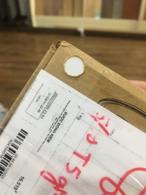 Mua màu đen giao màu trắng. Shop ko biết đọc chữ à.