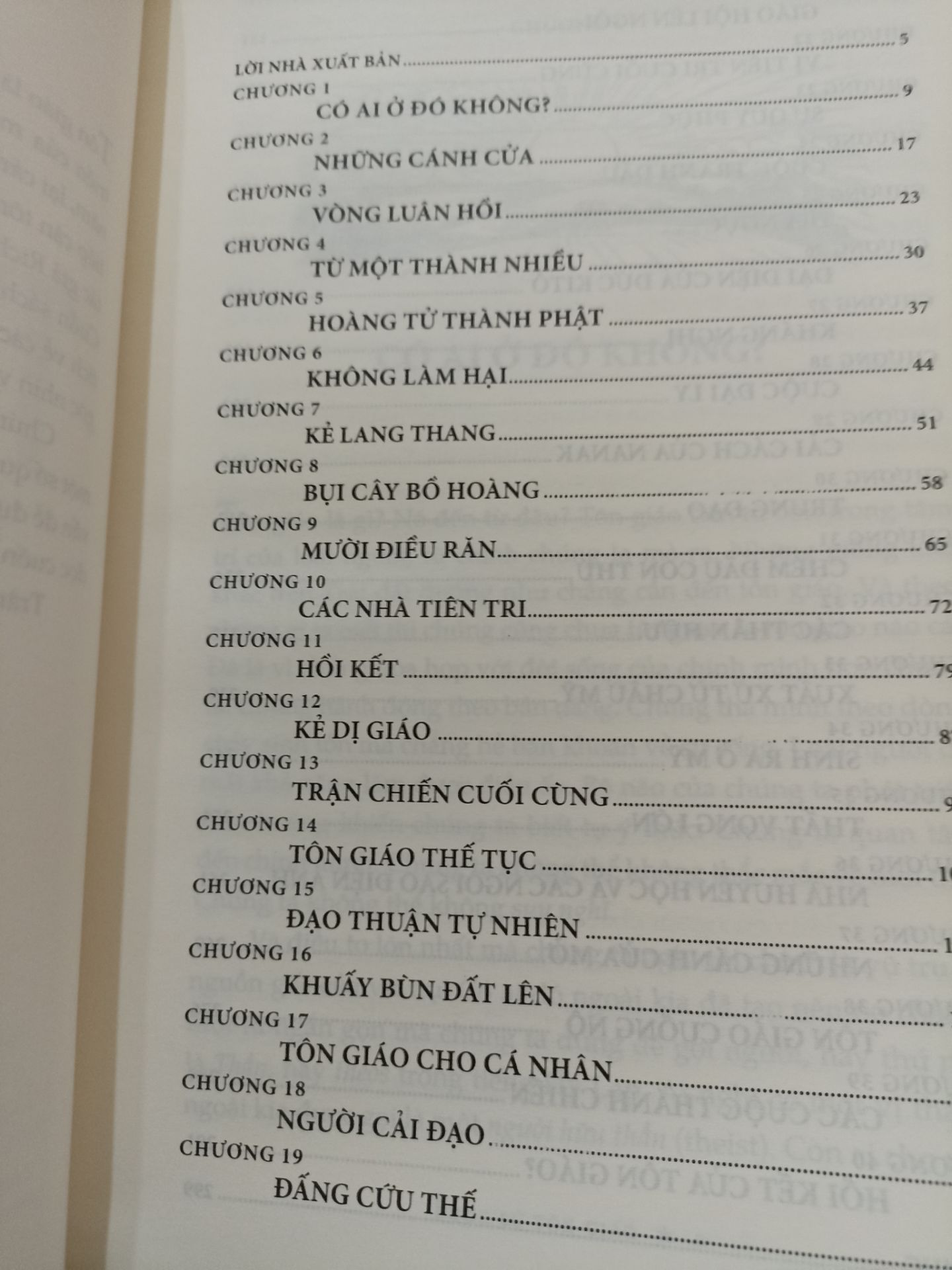 Sách giống như một câu chuyện về quá trình những tôn giáo đầu tiên ra đời, dưới góc nhìn, sự lí giải và nghiên cứu của riêng tác giả. Nội dung dễ đọc, thú vị, có nhiều ý kiến cá nhân mang tính tham khảo ko nên tin hoàn toàn nhưng lại khá hay. Bản dịch của Nhã Nam mượt, thuần Việt. Thiết kế sách, giấy, mực in đều hài lòng. Nhìn chung, quyển này thích hợp cho mọi người muốn tìm hiểu sơ lược về tôn giáo và tiến trình phât triển, đặc biệt là Cơ đốc giáo.