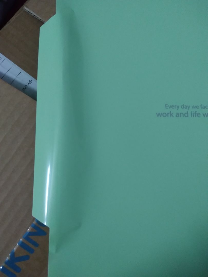 Bỏ hộp nhỏ hơn bị gấp khúc, bản thân tôi rất nâng niu đồ dùng của mình, nhìn thấy hơi xót. Không như tưởng tượng cho lắm nhưng thấy cũng khá ok. Chất liệu dày. Với số tiền này cũng khá là hợp lí rồi ??