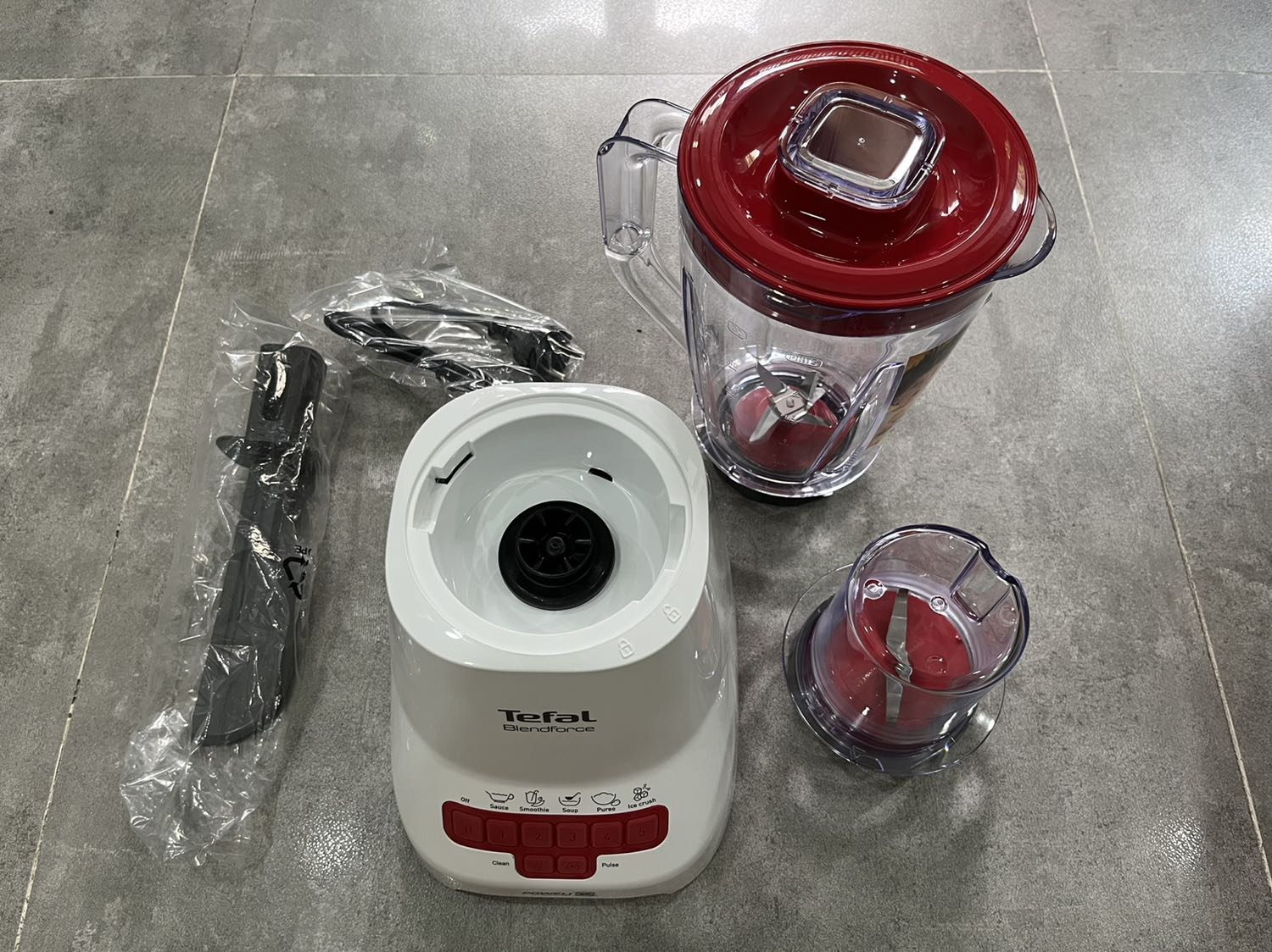 Đã unbox và *** thử bằng 1 ly sinh tố mận, kết quả là rất hài lòng về chất lượng, độ hoàn thiện của máy. Chỉ cần độ bền tốt nữa là tuyệt vời 👍