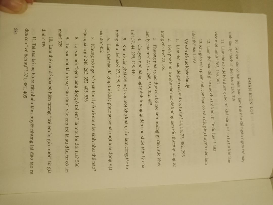 rất đáng mua, lần đầu mua một cuốn sách mà thấy quá rẻ so với giá trị nhận được từ sách.  vì sách khá dày nên có thể lật cuối sách dò tìm vấn đề quan tâm đọc trước.
