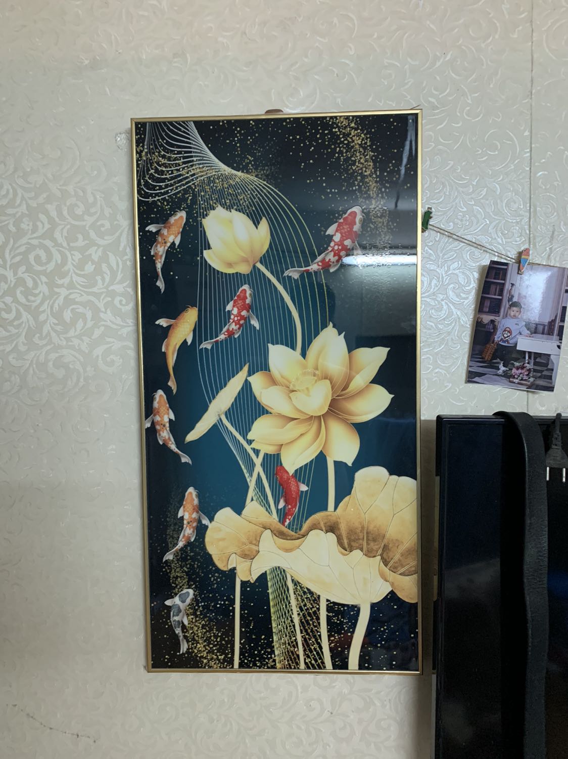 Tranh đẹp chắc chắn. Sợ ko biết treo mà shop có hướng dẫn cho tiết. Đinh dễ đóng mà chắc chắn. Tranh lên rất đẹp, bóng loáng, sẽ ủng hộ shop tiếp sau khi sửa xong nhà.