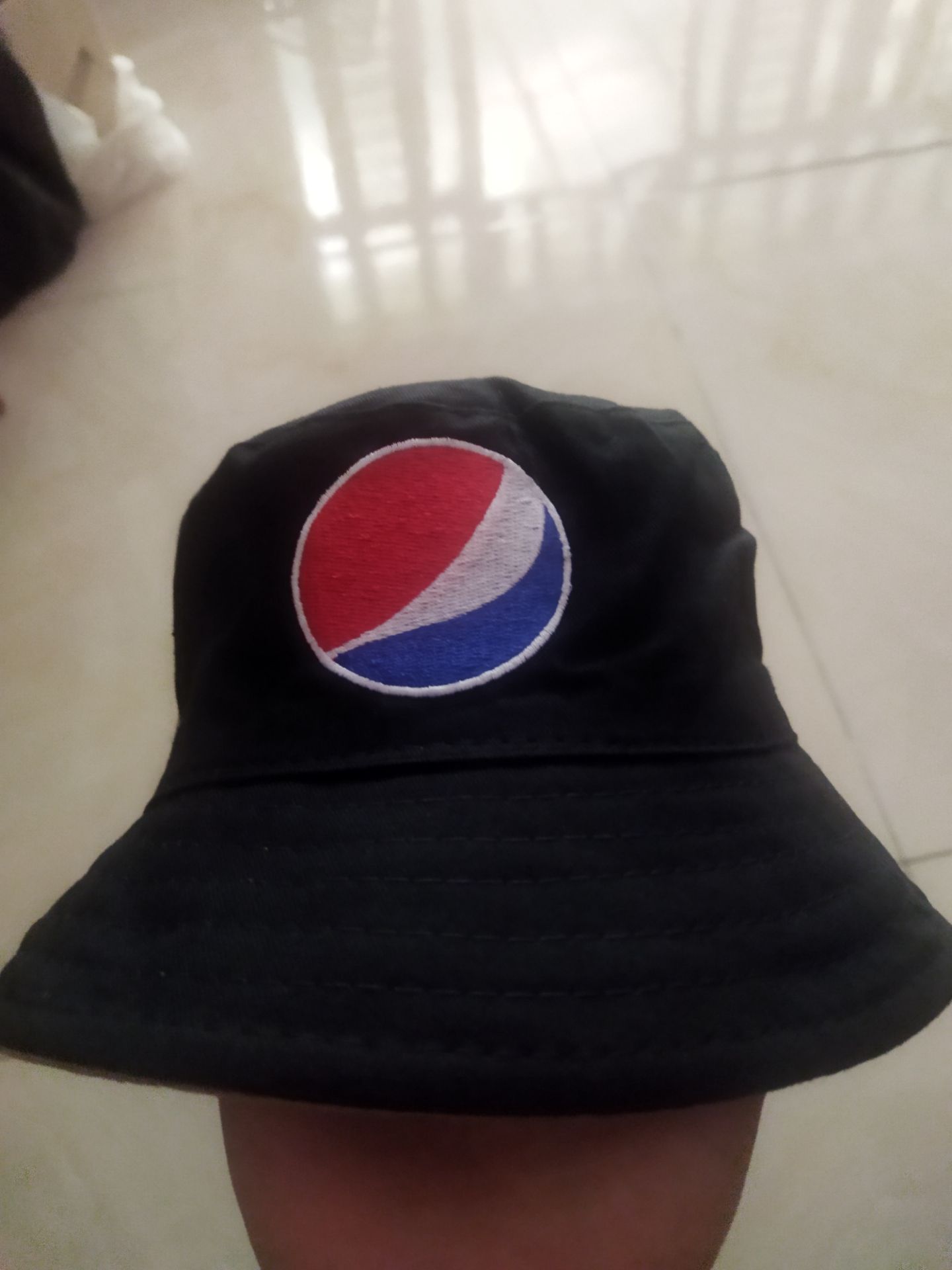 Giao hàng nhanh thùng còn mới, hạn sử dụng của nước là 6 tháng. Rất hài lòng với sản phẩm