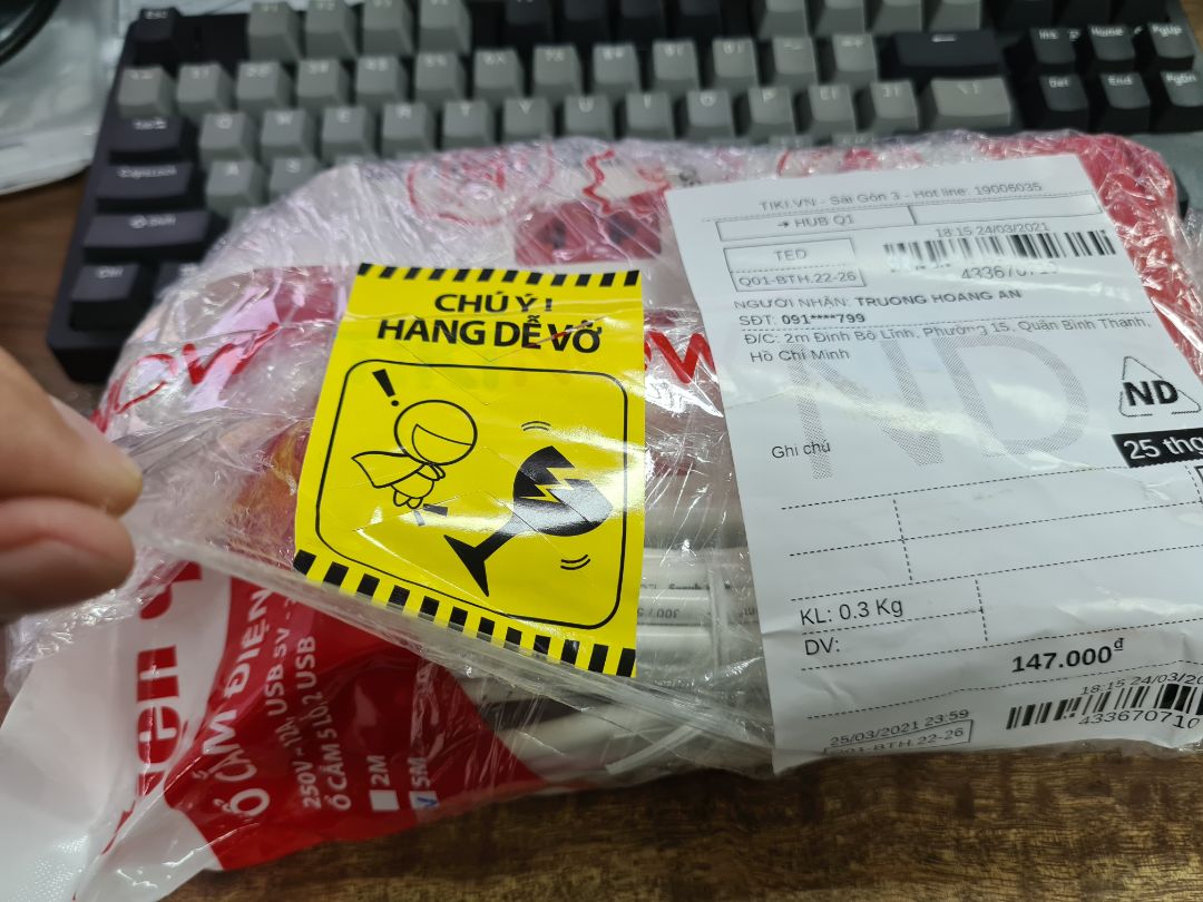 Đóng gói đơn hàng của tiki không thể nào tệ hơn. Gắn mác hàng dễ vỡ nhưng chỉ gói 1 lớp màng mỏng vậy là xong. THẬT KHÔNG THỂ TIN ĐƯỢC