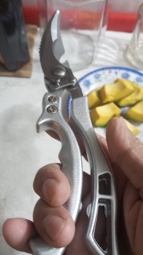 Kéo sắc. Cắt gà 3kg OK
Hàng Nhật rất đẹp 
Bằng thép trắng kg gỉ 
Đúng như quảng cáo 
Thanks shop