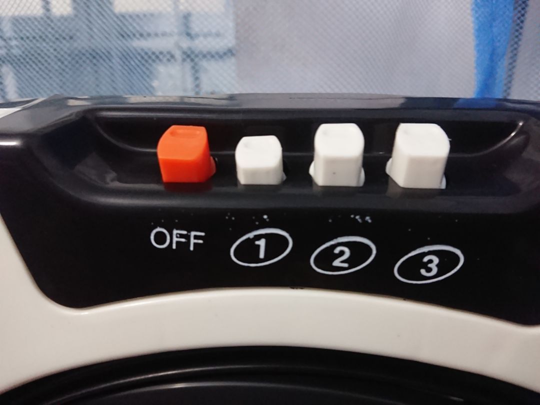 vẫn ổn, tiền nào của nấy. bề ngoài thì đẹp nhưng chỉ có chi tiết mình chụp là lỗi như v và lại rất dể rớt ra nếu di chuyển. nói chung k đc như mong đợi.