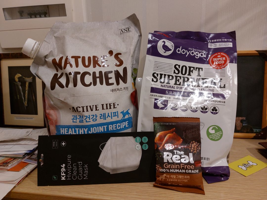 Mình mua thử cho bé phóc sóc nhà mình. Bao bì đẹp hàng giao nhanh đơn của mình còn được tặng thêm khẩu trang và một gói hạt nhỏ. Sẽ ủng hộ shop.