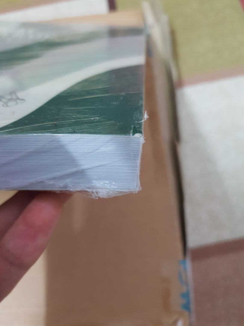 Biết sách này qua giáo viên, đánh giá khách quan sách nội dung hay,  chất lượng in tạm được. Nhưng mua sách ở tiki rất nhiều lần rồi. Nhưng đây là lần đầu tiên nhận một quyển sách đóng gói không có chống sốc hay giấy lót, chỉ có một cái hộp cartong bọc ngoài, không hề có tâm chút nào, sách bị móp ở góc khá nhiều. Mình thấy còn may mắn chán, vận chuyển như vậy thì không biết người khác còn bị hỏng như thế nào nữa.