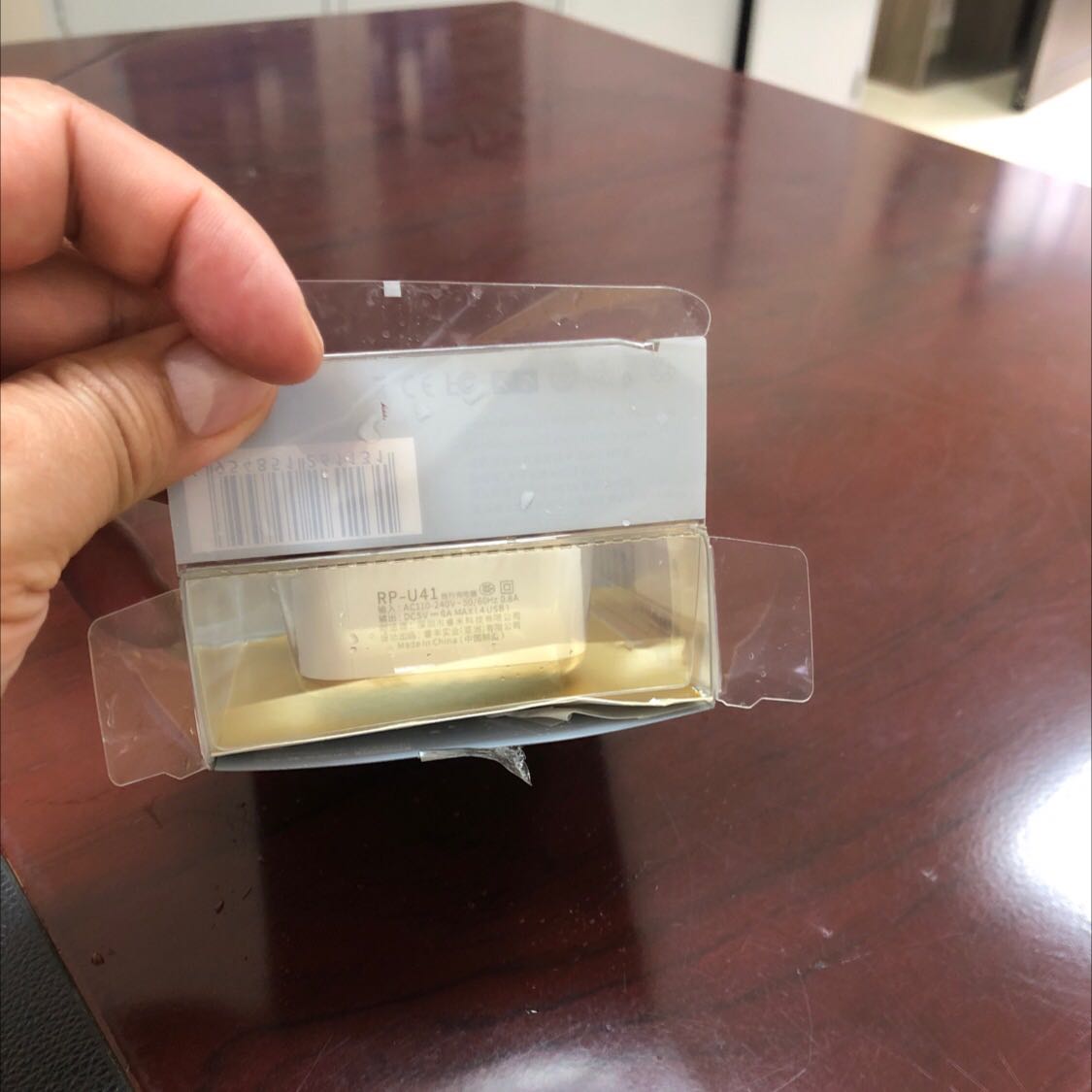 Thấy bảo đơn hàng kèm thêm dây xạc ip nhưng không có