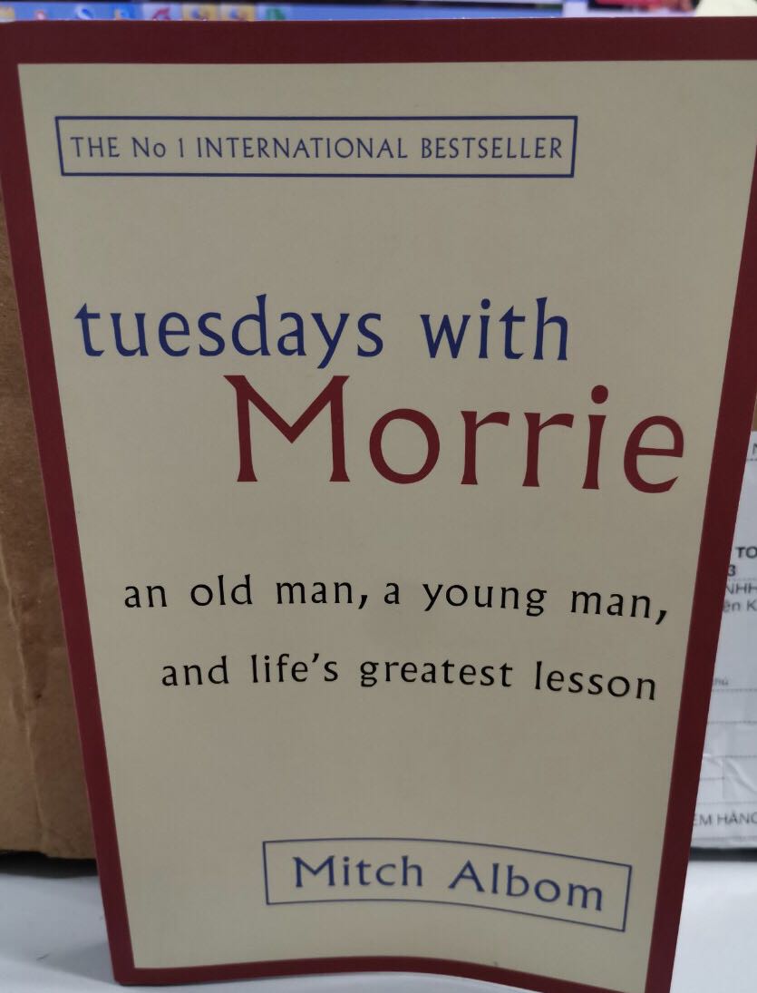 Sách giao đến đúng thứ ba luôn khiến ng nhận cũng rất vui. Sách ok mà mỗi cái là hộp Tiki nhìn hơi nát, chắc do giao về tỉnh nên bị vậy chứ bthg giao đến địa chỉ ở HN mình k bị vậy bao giờ.