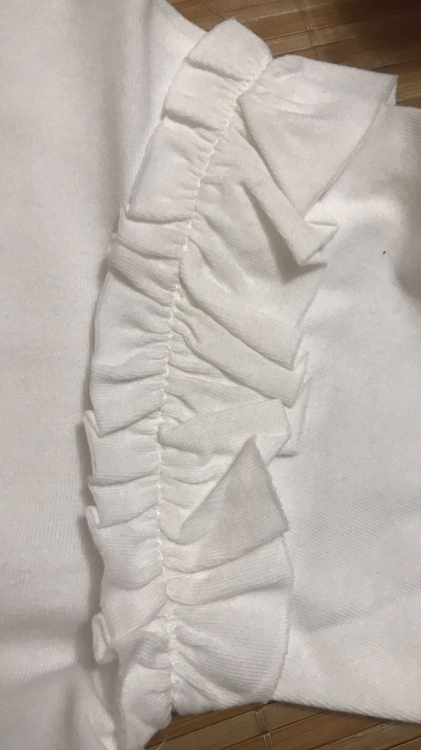 lần đầu tiên mua hàng của shop.nhận được hàng mình rất bất ngờ bởi hàng rất đẹp mà còn chất lượng.chất k quá dày mặc mùa thu se lạnh là hợp lí ạ.