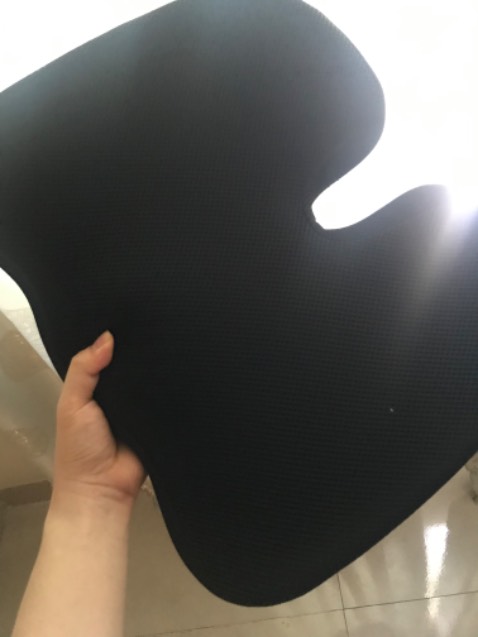 tưởng nhỏ mà k ngờ to phết, ngồi vừa vặn, êm, đàn hồi tốt, mới đầu ngồi thấy hơi bí và cấn nhưng sau cũng quen dần, ổn