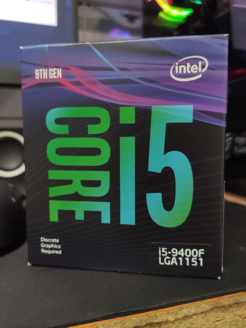 Đang dự định đổi cpu vì cpu 4 nhân hiện tại không đủ nhu cầu sử dụng của mình nữa. 
Tikinow hàng giao nhanh khỏi bàn cãi, giá hành chính hãnh full box nguyên seal đắt hơn cửa hàng ở ngoài tầm hơn 100k.
 Lưu ý là hàng box chính hãng nguyên seal bảo hành 3 năm nha, nếu bạn xem bên ngoài bán với giá 3tr3- 3tr5 có thể là hàng theo tray không box.
Mình đã cắm chạy luôn, không vấn đề. Cho 4 sao vì box được gọi là mới toanh như khi mua ở ngoài. Có thể do chất kho.