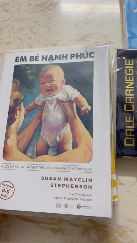 Sách đẹp mà đợt này bọc gói bookcare ở Hà Nội quá ẩu, bọc như k bọc, cái mép bé xíu mở quyển sách ra là rớt bọc tức gì đâu
