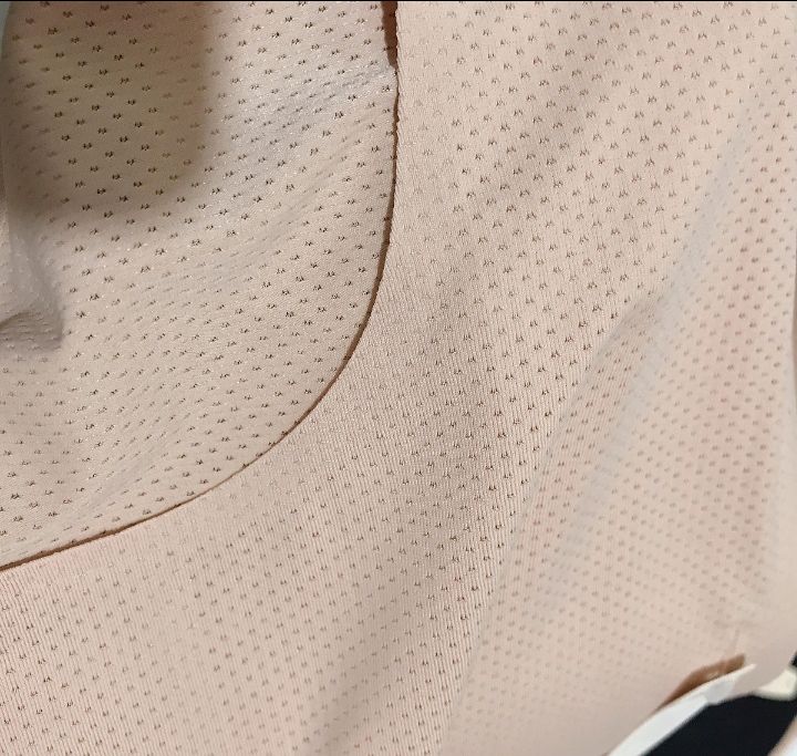 sao đăng bán mẫu quần lót thông hơi như màu da, khi nhận thì lỗ thông hơi như màu tím . đăng sao bán vậy đi, dù sản phẩm tốt nhưng tôi không hài lòng với cách bán hàng kiểu này.