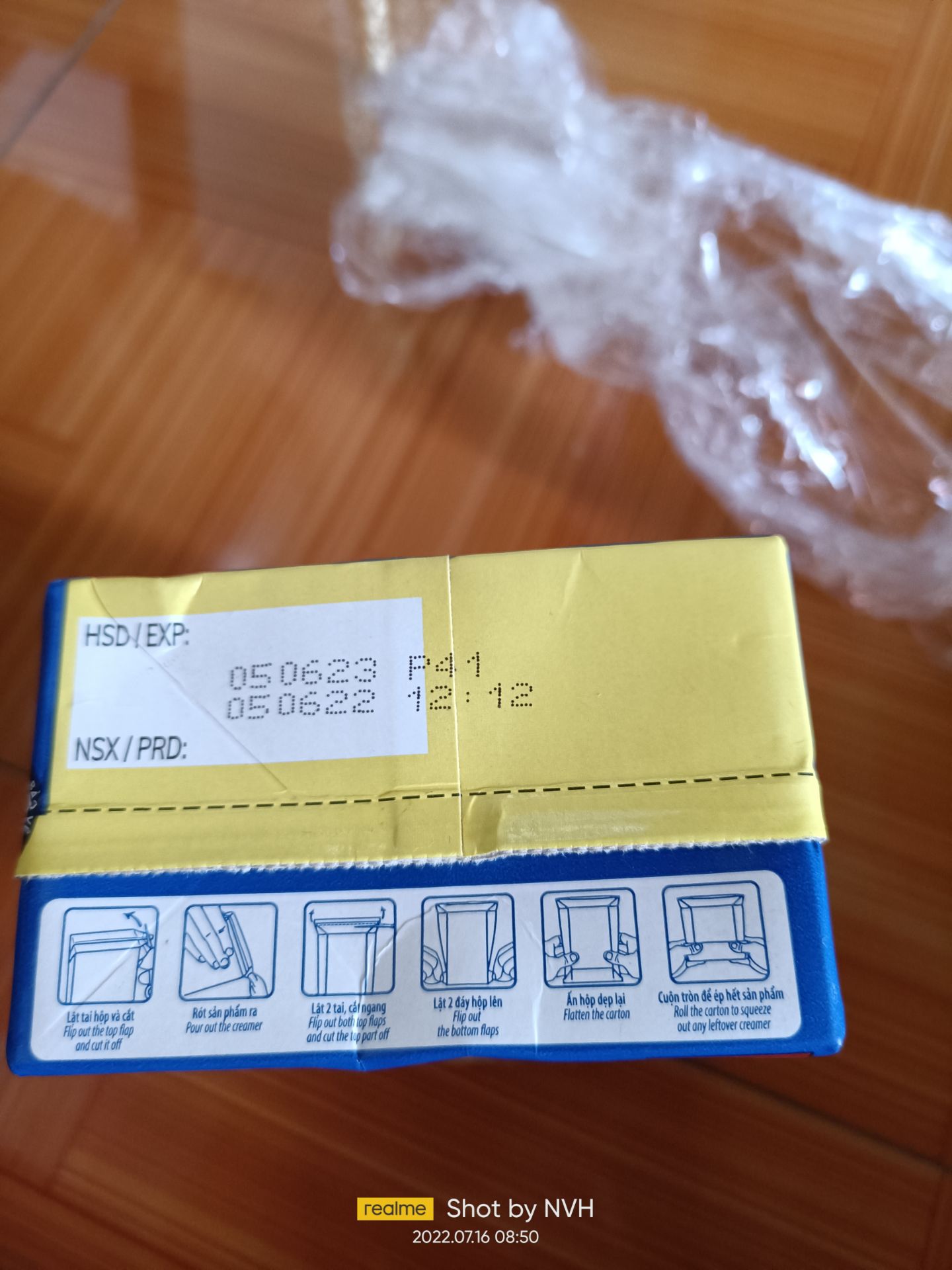 đóng gói cẩn thận,ship hàng siêu nhanh và thân thiện. hàng mới date xa tận 1 năm thoải mái dùng giá cũng ổn áp hơn ngoài tiệm