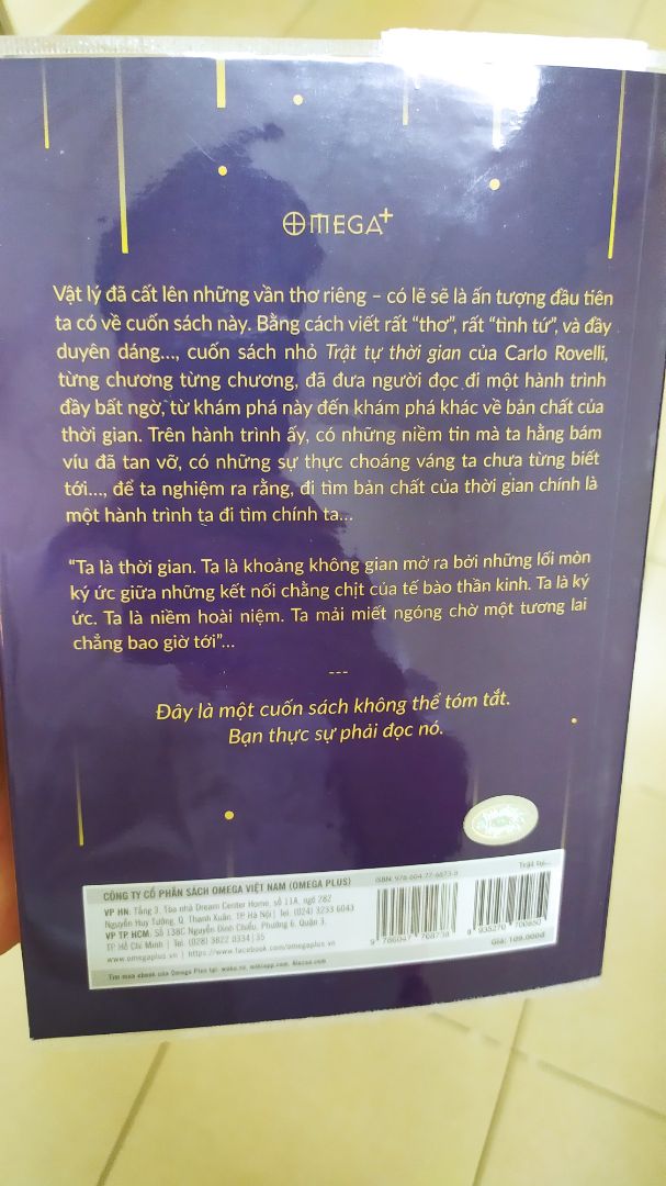 Sách hay khó cưỡng,  sách Vật lý cho đại chúng.  Dịch thuật rất ổn,  dù già cao nhưng đáng cho chất lượng.